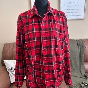 Long sleeve Red and Black flannel Plaid Button-Up Shirt size large